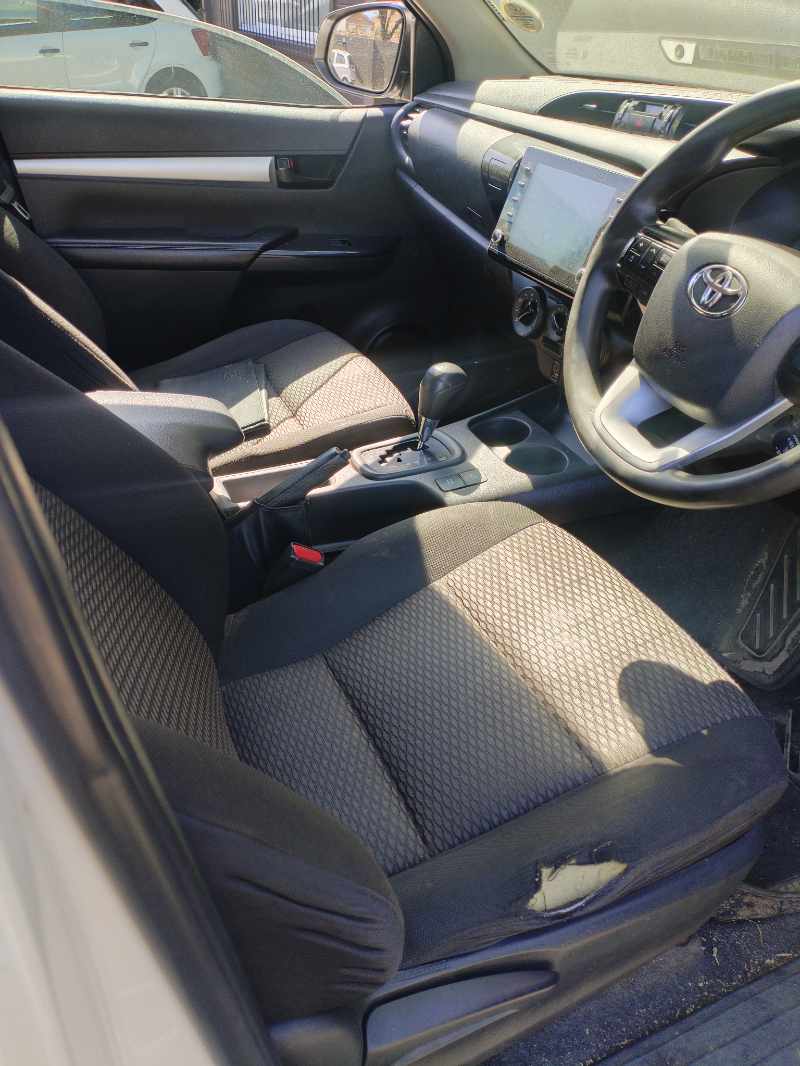 2021 TOYOTA HILUX 2.4 GD A/T P/U D/C thumbnail 8