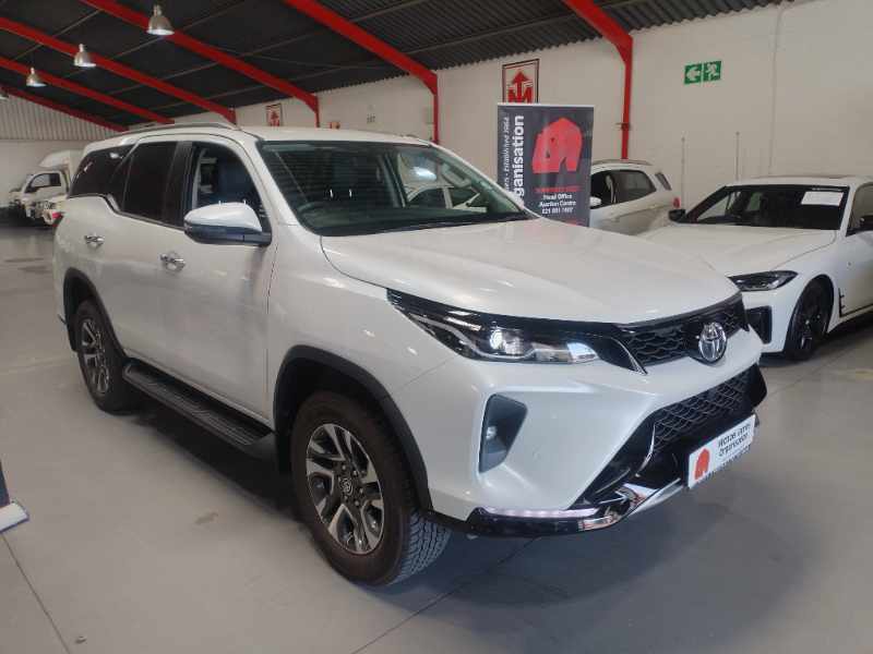 2024 TOYOTA FORTUNER 2.4 GD-6 RB A/T thumbnail 4