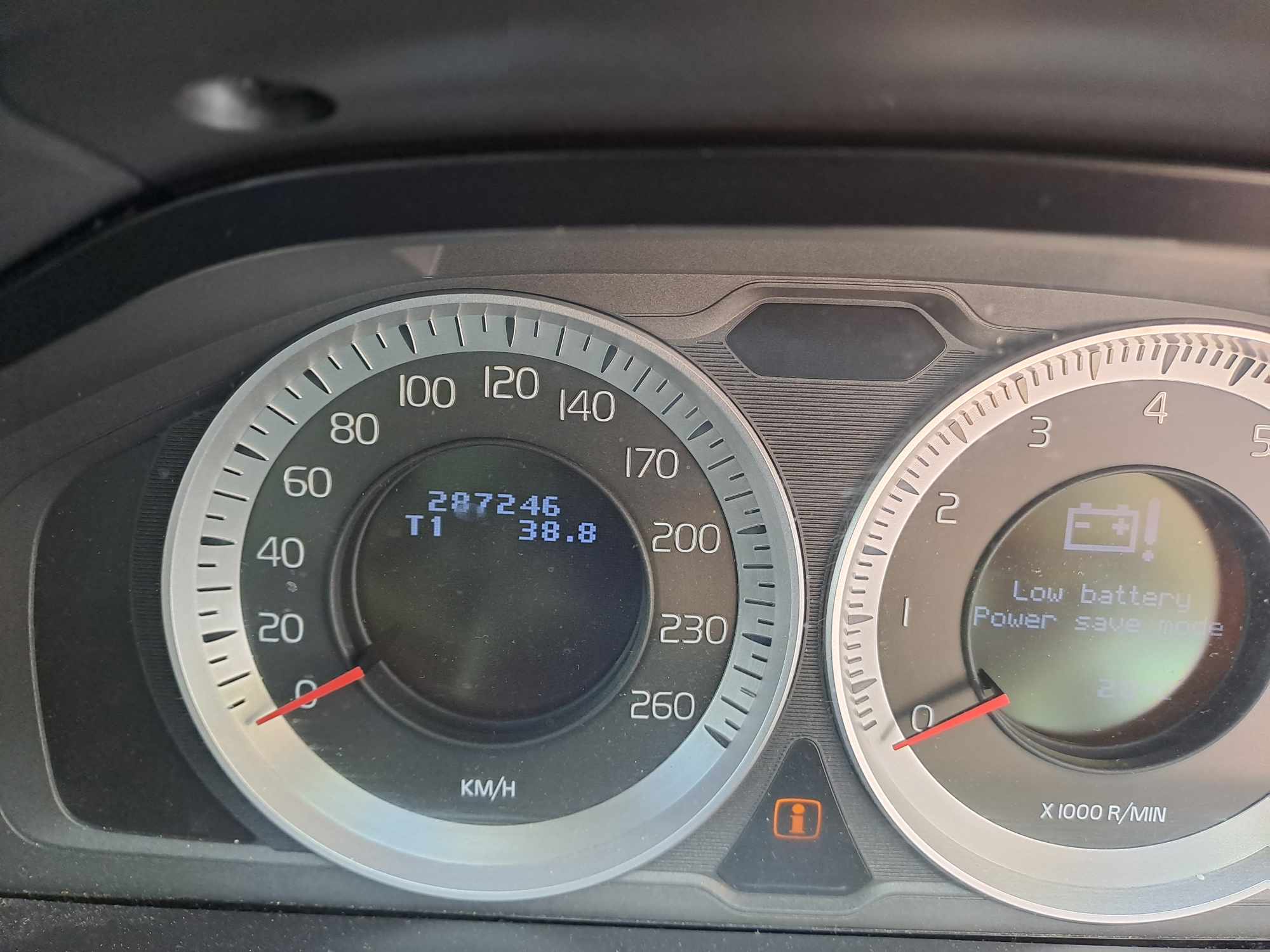 2011 VOLVO XC60 T5 EXCEL POWERSHIFT thumbnail 2