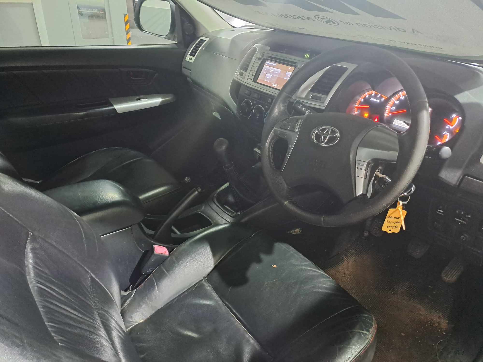 2015 TOYOTA HILUX 3.0 D4-D LEGEND 45 XTRA CAB P/U thumbnail 6