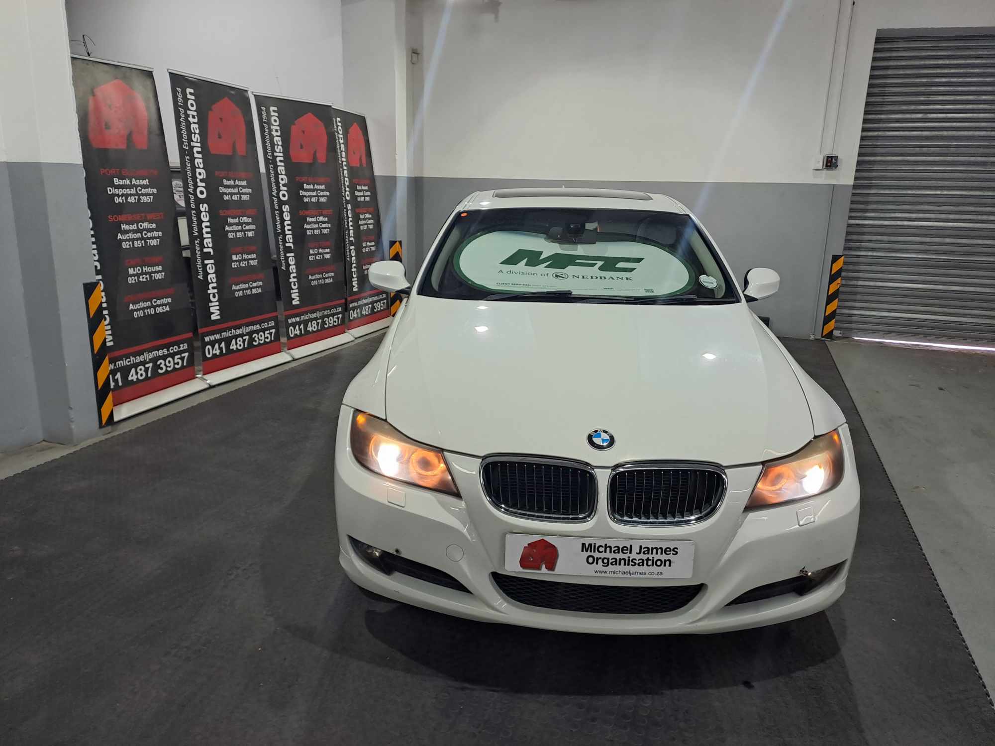 2011 BMW 323i (E90) thumbnail 2
