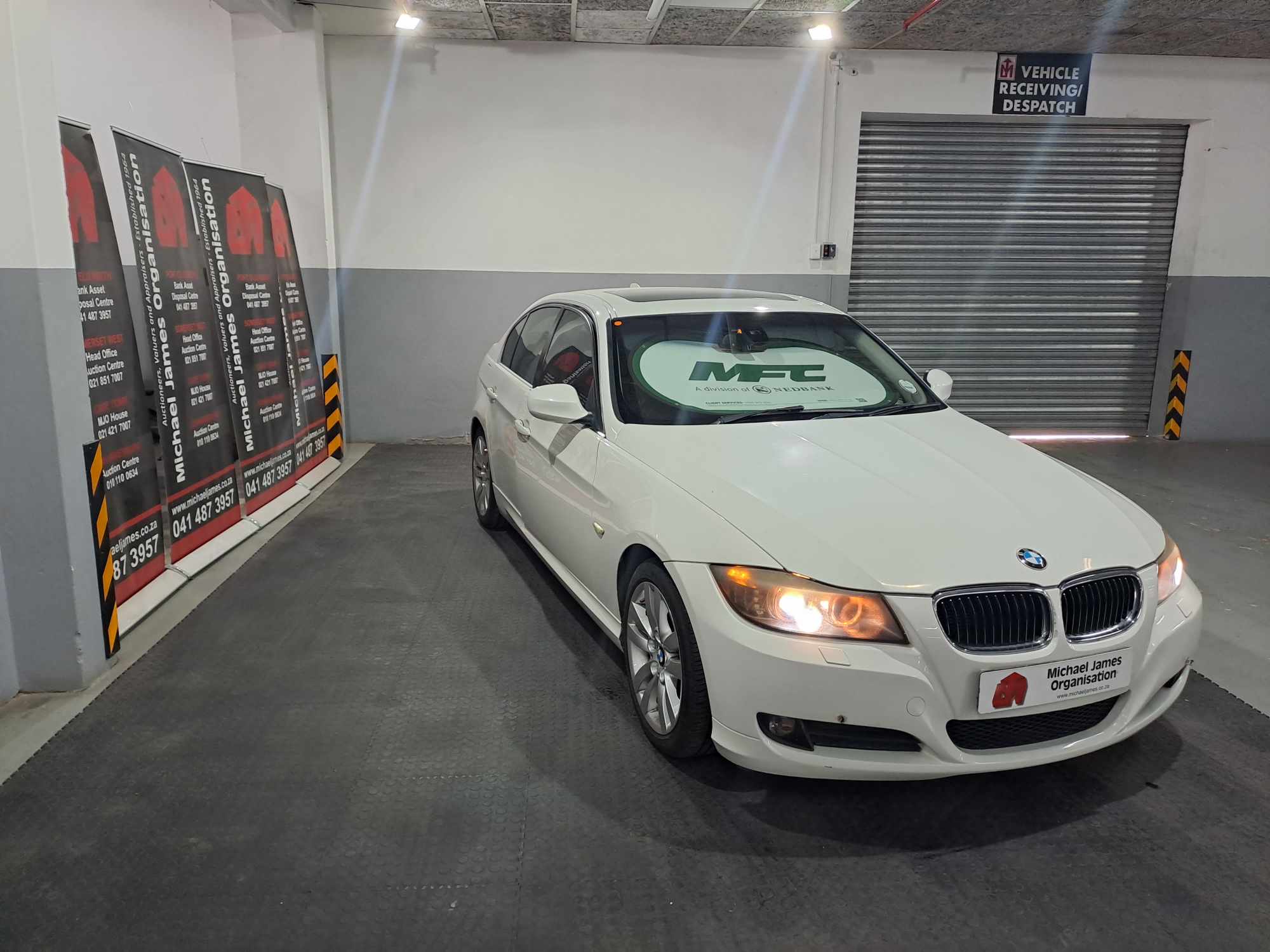 2011 BMW 323i (E90) thumbnail 5