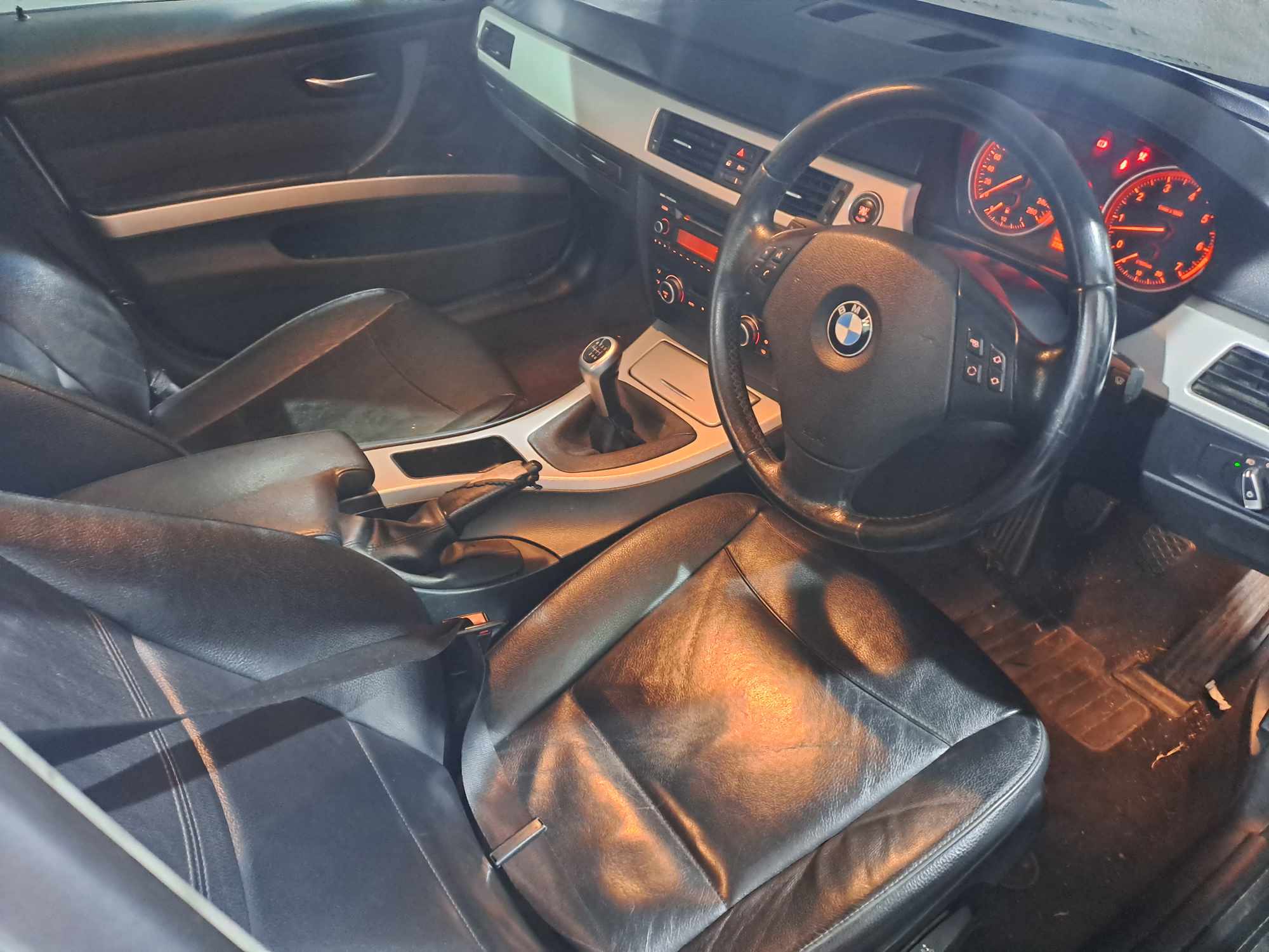 2011 BMW 323i (E90) thumbnail 6
