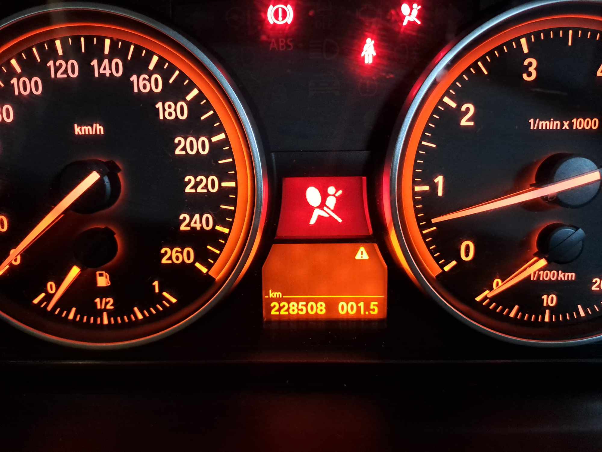 2011 BMW 323i (E90) thumbnail 7