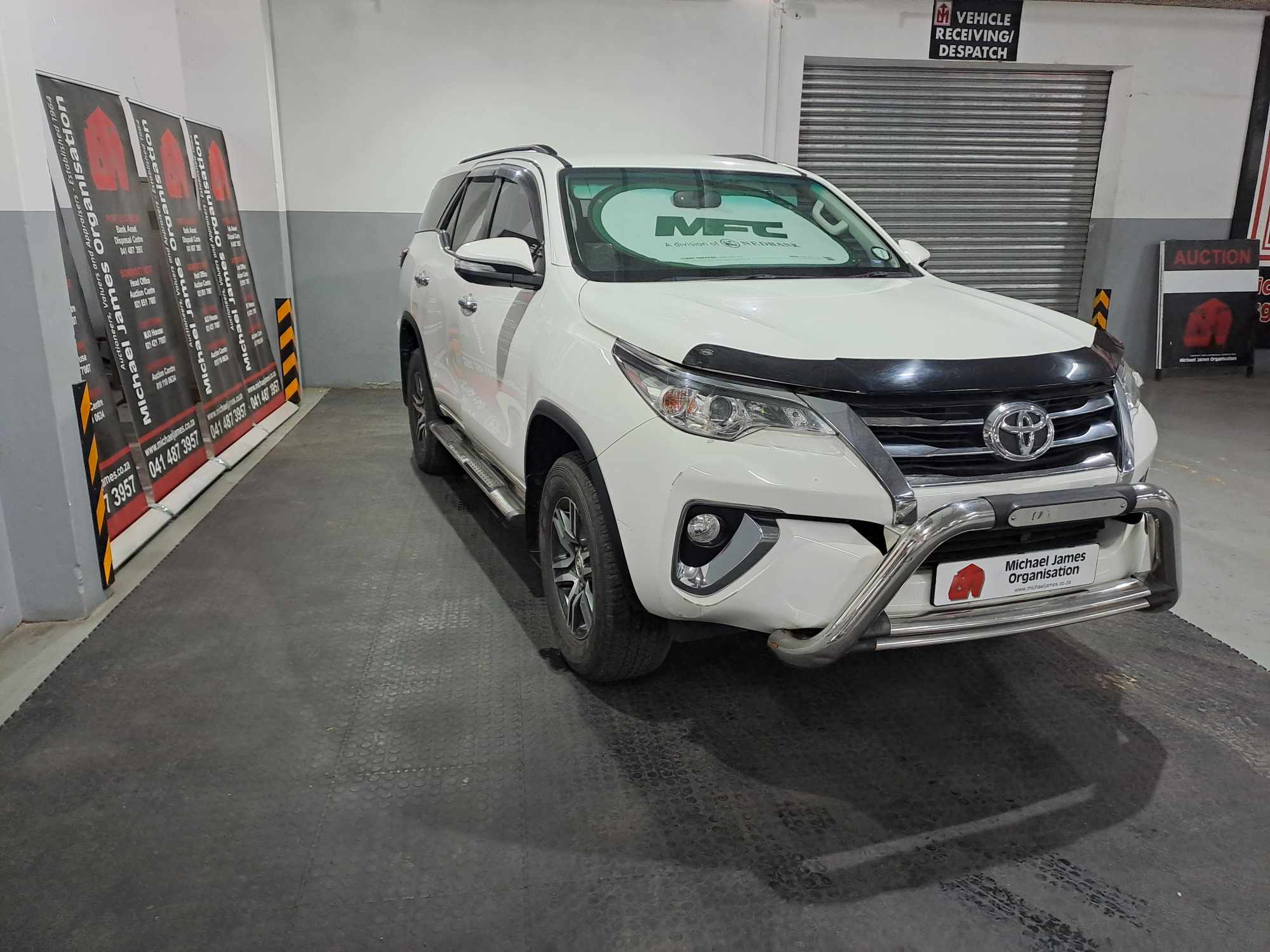 2017 TOYOTA FORTUNER 2.4 GD-6 R/B A/T thumbnail 3
