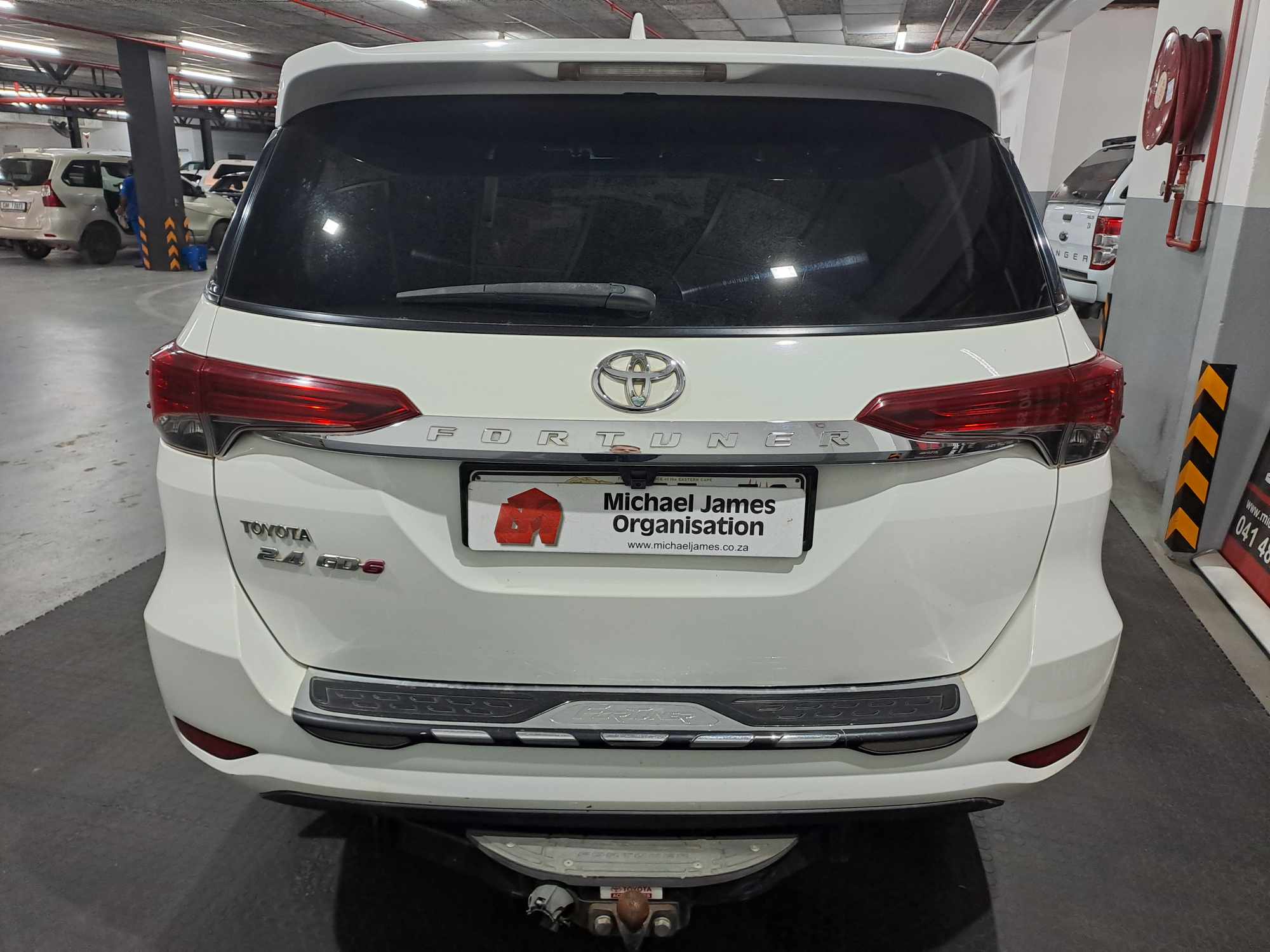2017 TOYOTA FORTUNER 2.4 GD-6 R/B A/T thumbnail 4