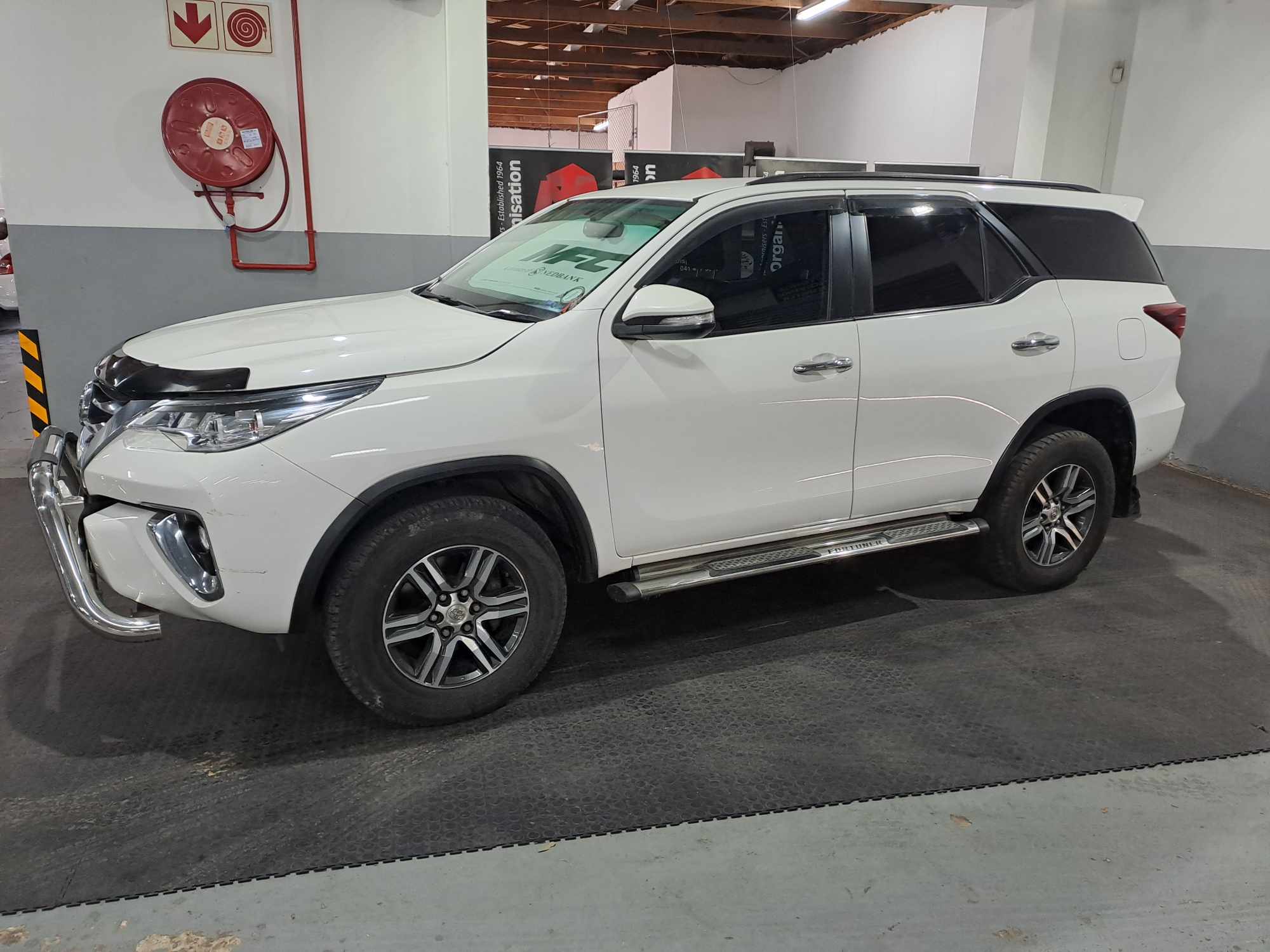 2017 TOYOTA FORTUNER 2.4 GD-6 R/B A/T thumbnail 5