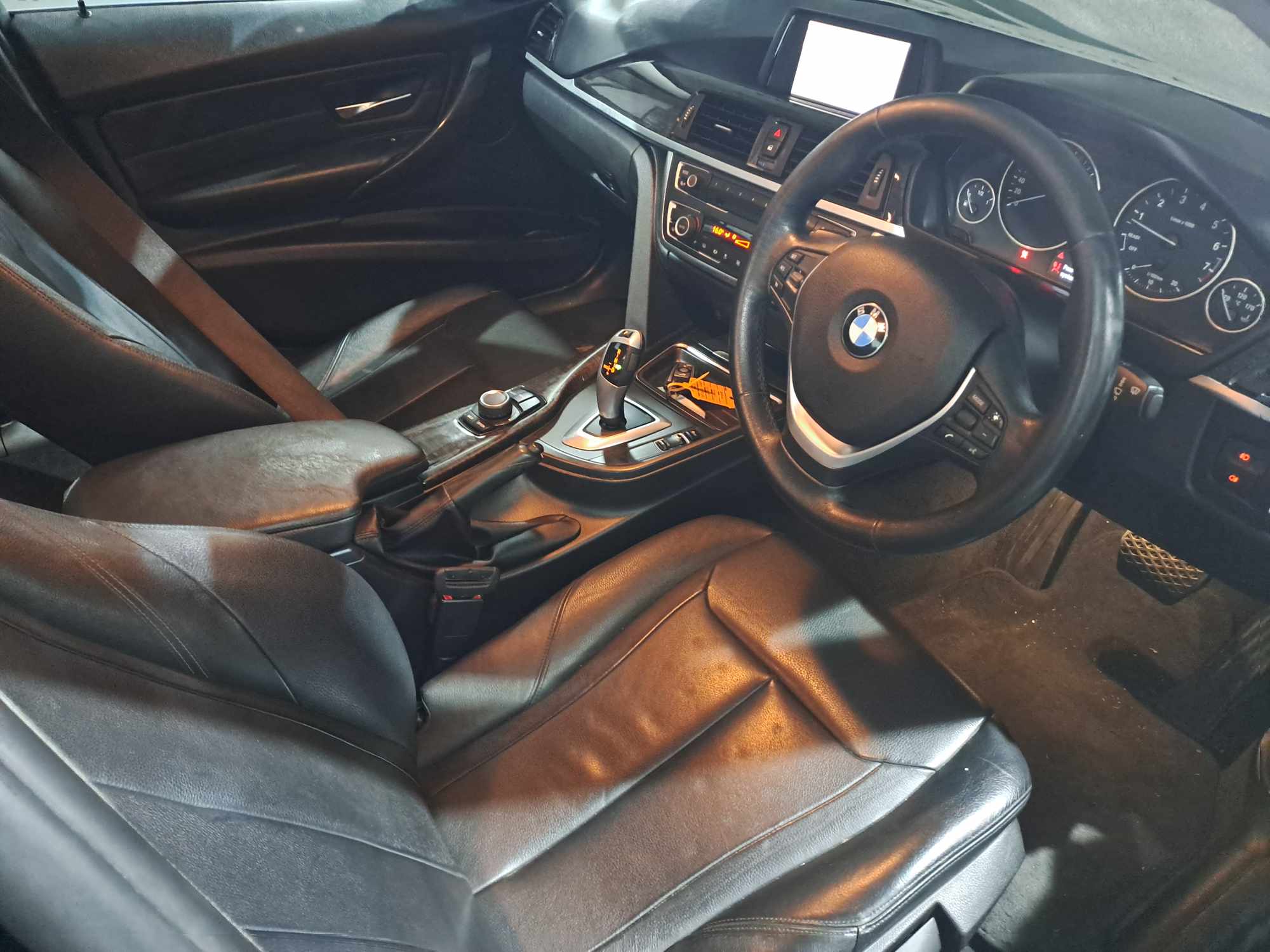 2012 BMW 320i LUXURY LINE A/T (F30) thumbnail 4
