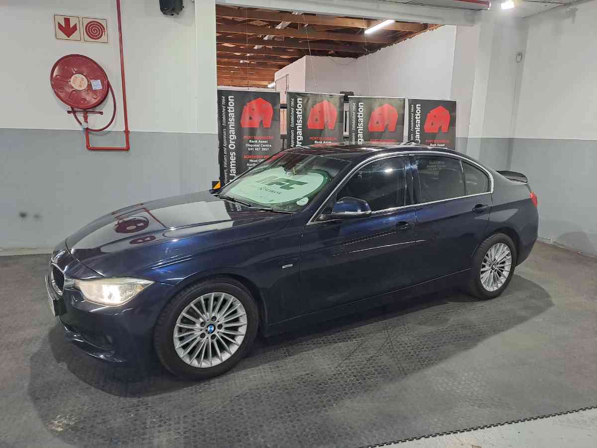 2012 BMW 320i LUXURY LINE A/T (F30)