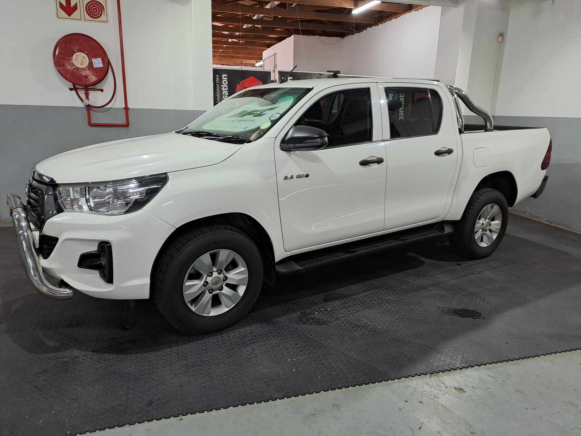 2020 TOYOTA HILUX 2.4 GD-6 RB SRX A/T P/U D/C thumbnail 6