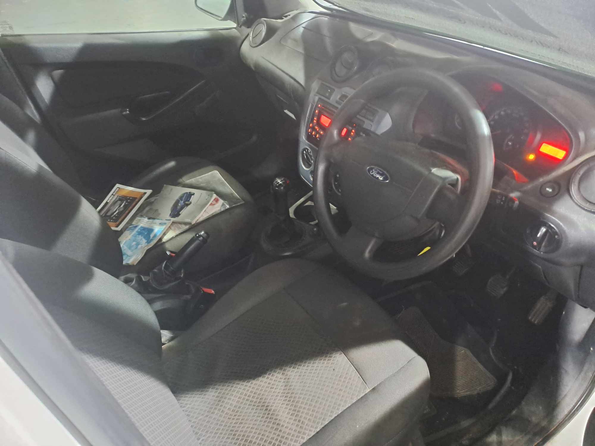 2015 FORD FIGO 1.4 AMBIENTE thumbnail 4