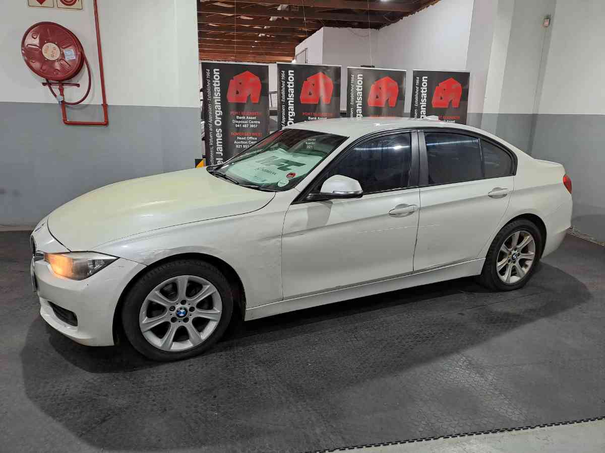 2013 BMW 320D (F30)