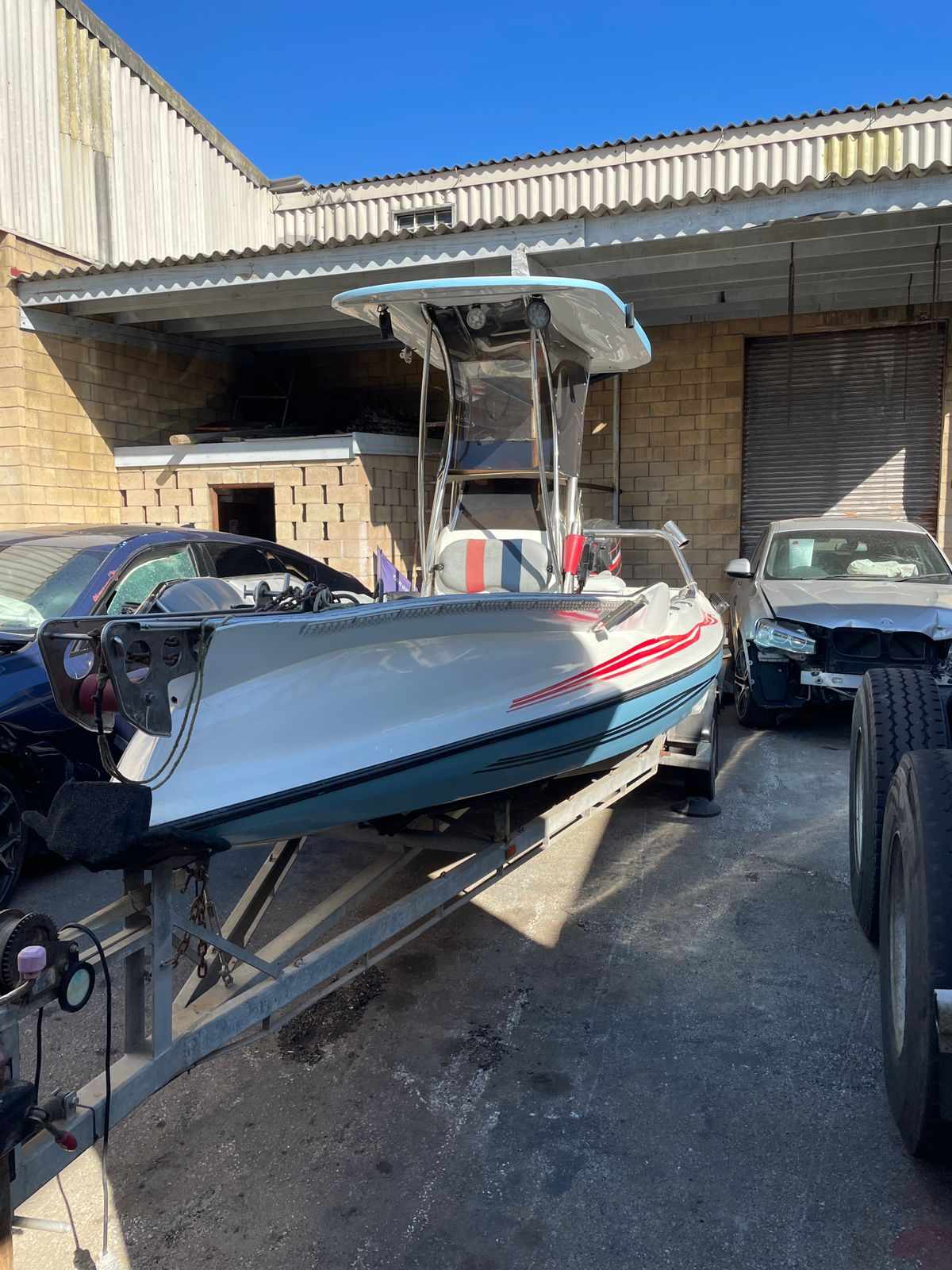 BASS CAT BOAT WITH MARINER 135 MARATHAN MOTOR thumbnail 2