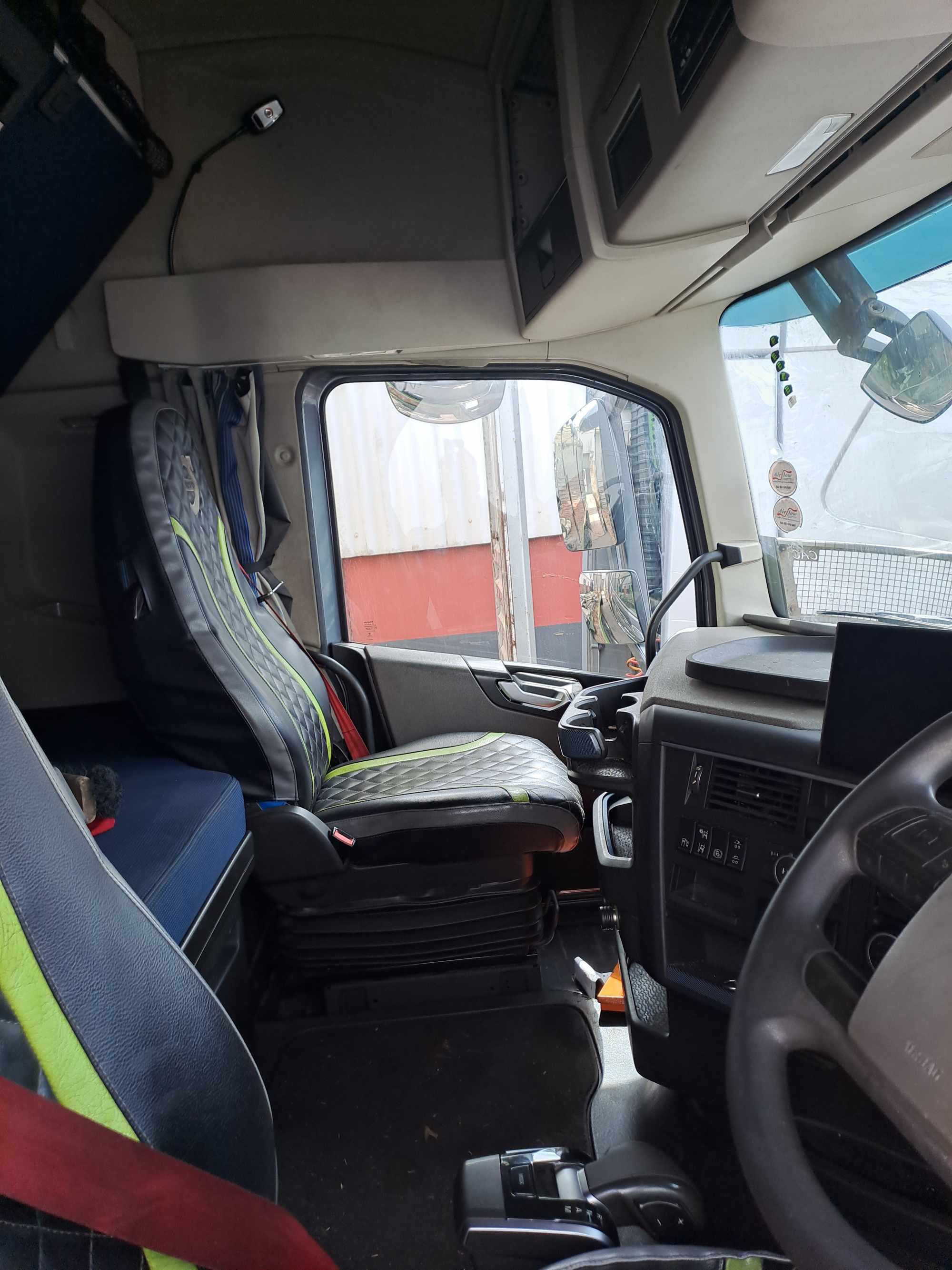 2021 VOLVO FH 520 6X4 SLEEP T/T C/C thumbnail 2