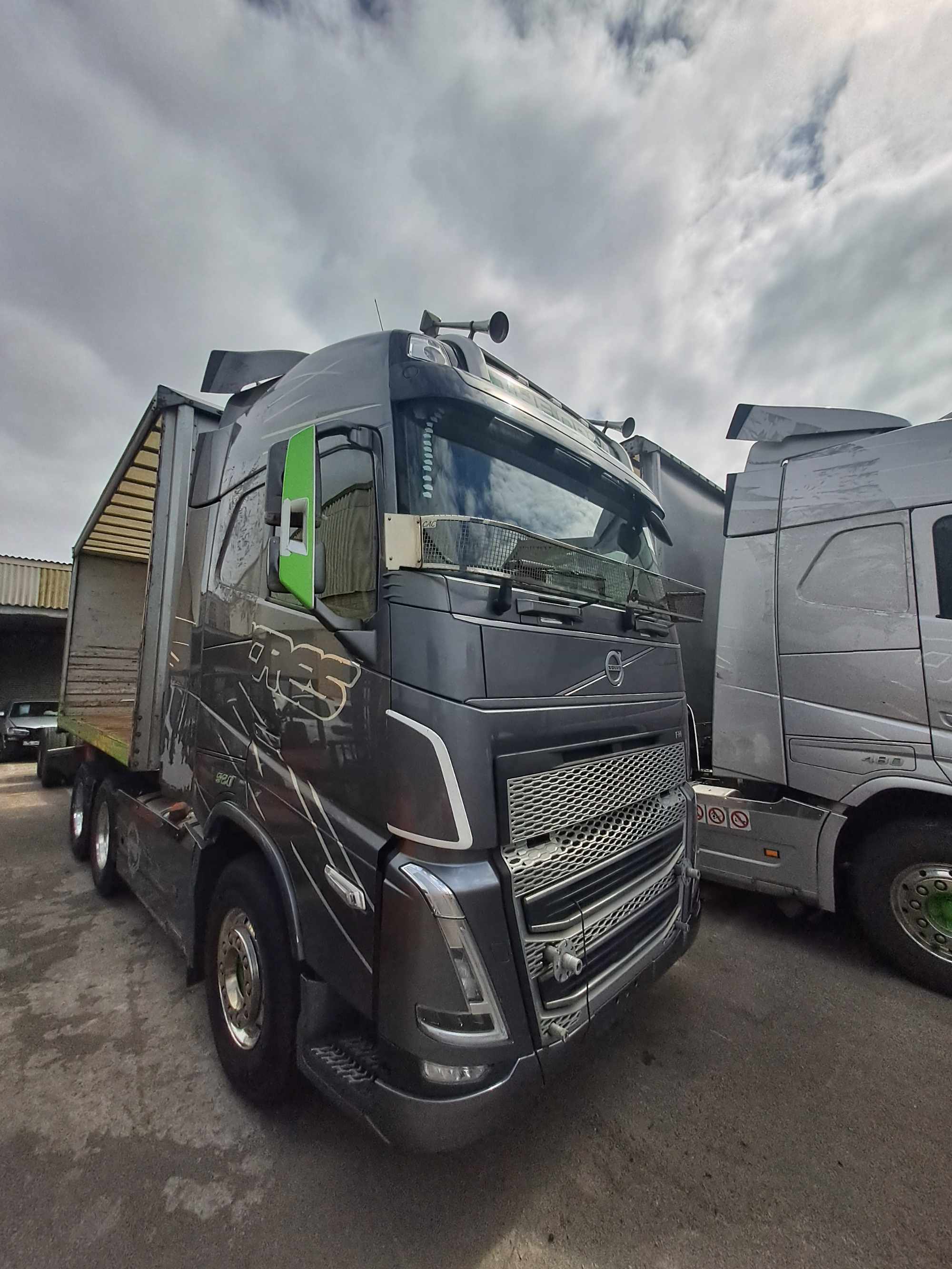 2021 VOLVO FH 520 6X4 SLEEP T/T C/C thumbnail 4