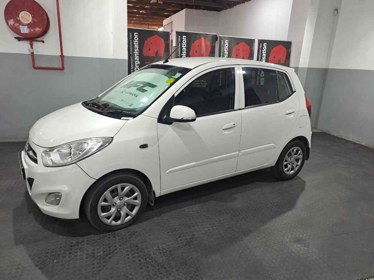 2015 HYUNDAI i10 1.1 GLS/MOTION