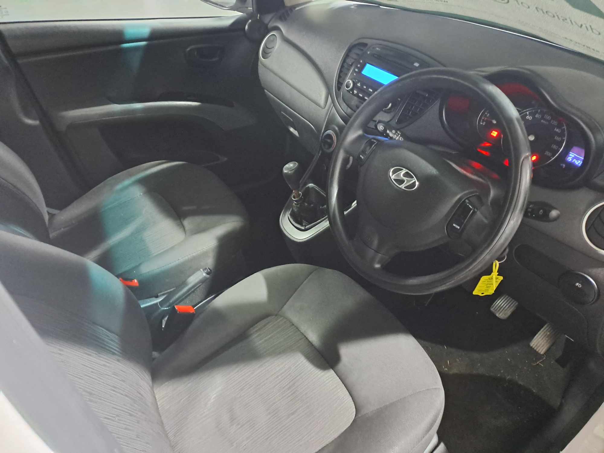 2015 HYUNDAI i10 1.1 GLS/MOTION thumbnail 3