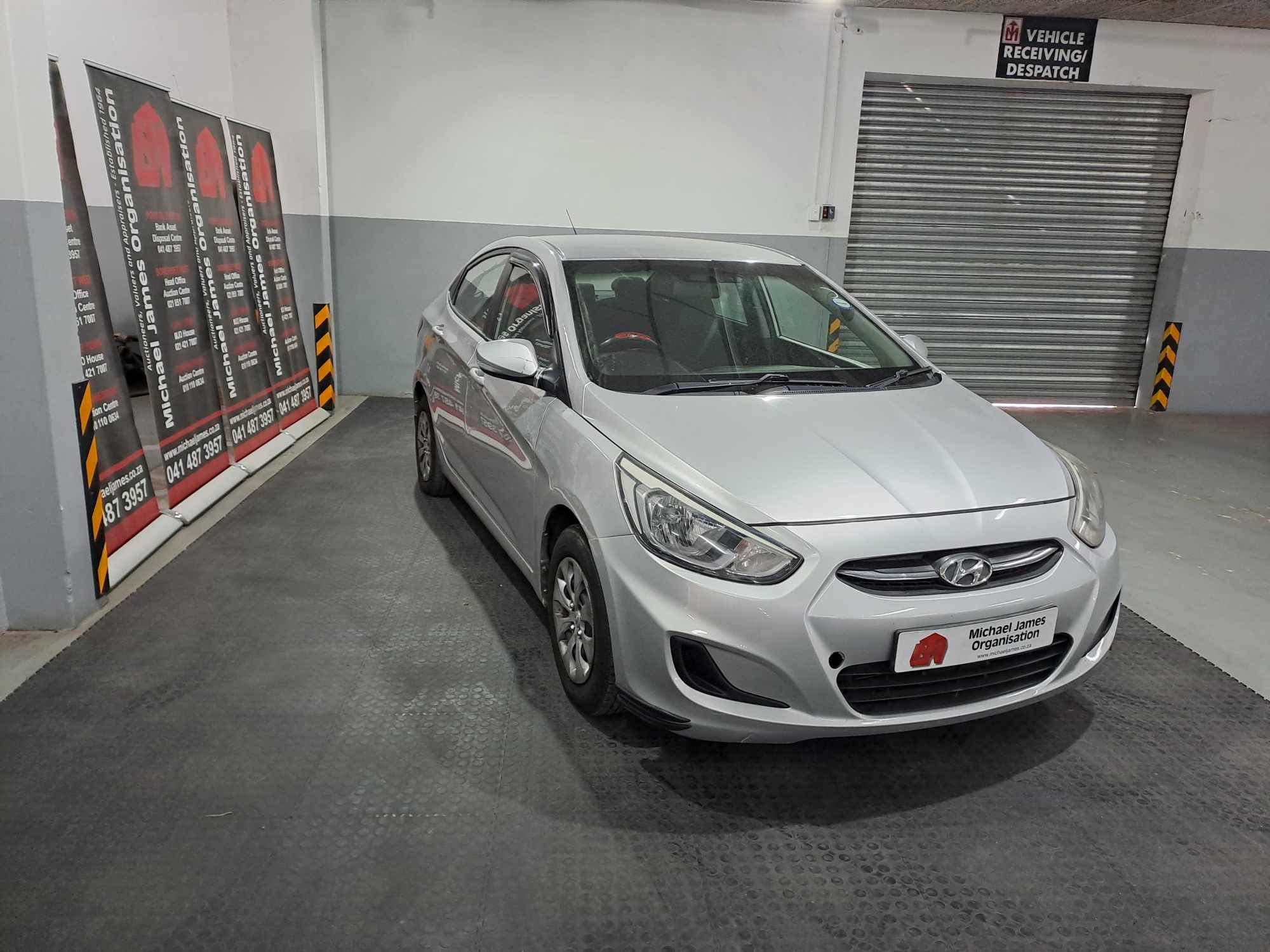 2015 HYUNDAI ACCENT 1.6 GL thumbnail 4
