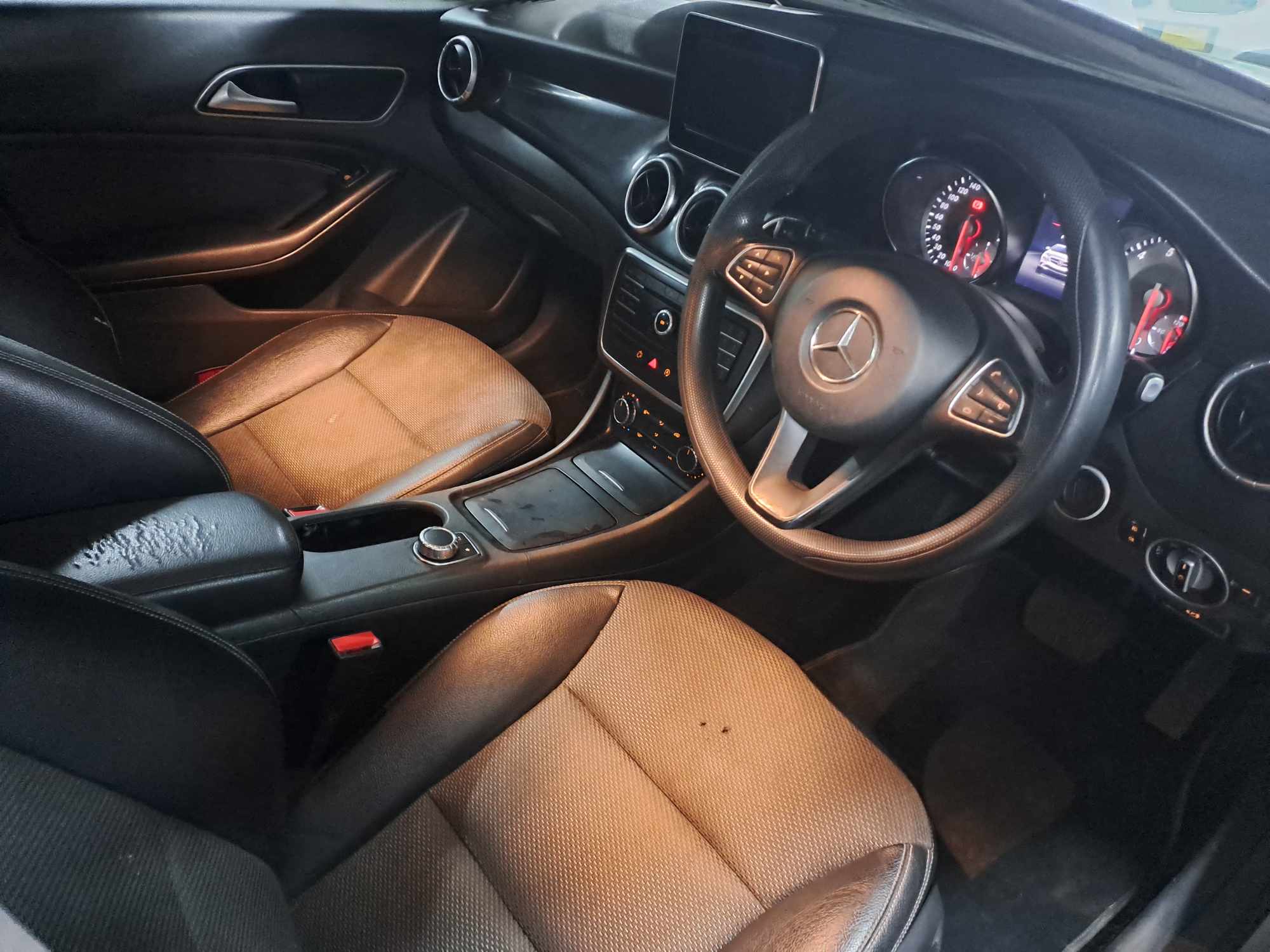 2015 MERCEDES BENZ  CLA 200 A/T thumbnail 3