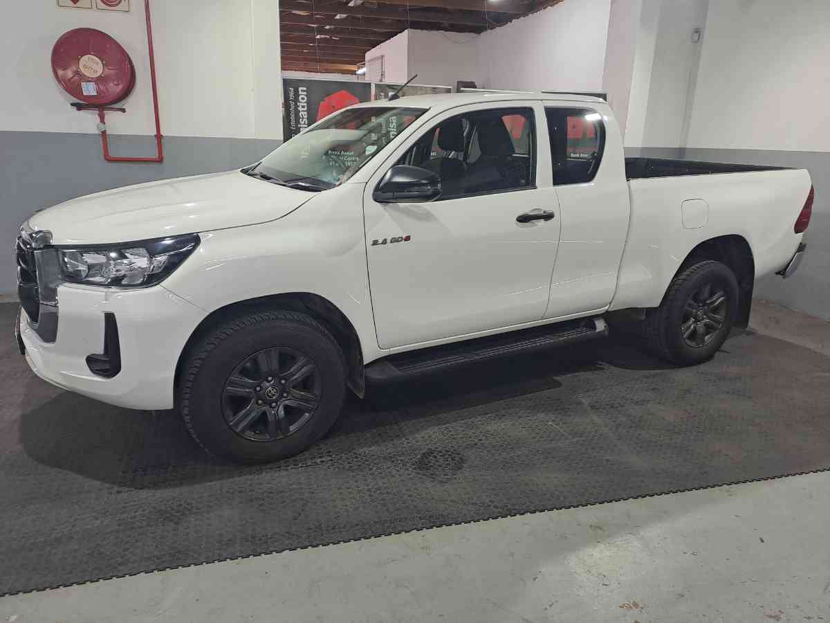 2021 TOYOTA HILUX 2.4 GD-6 RB RAIDER P/U E/CAB