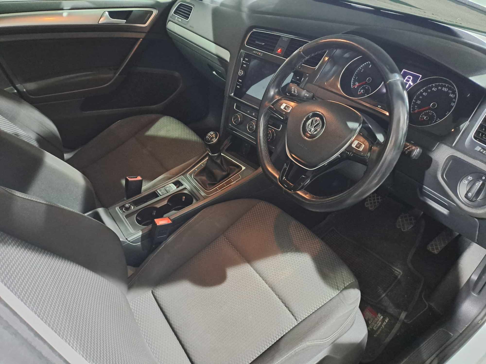 2017 VOLKSWAGEN GOLF VII 1.0 TSI TRENDLINE thumbnail 3