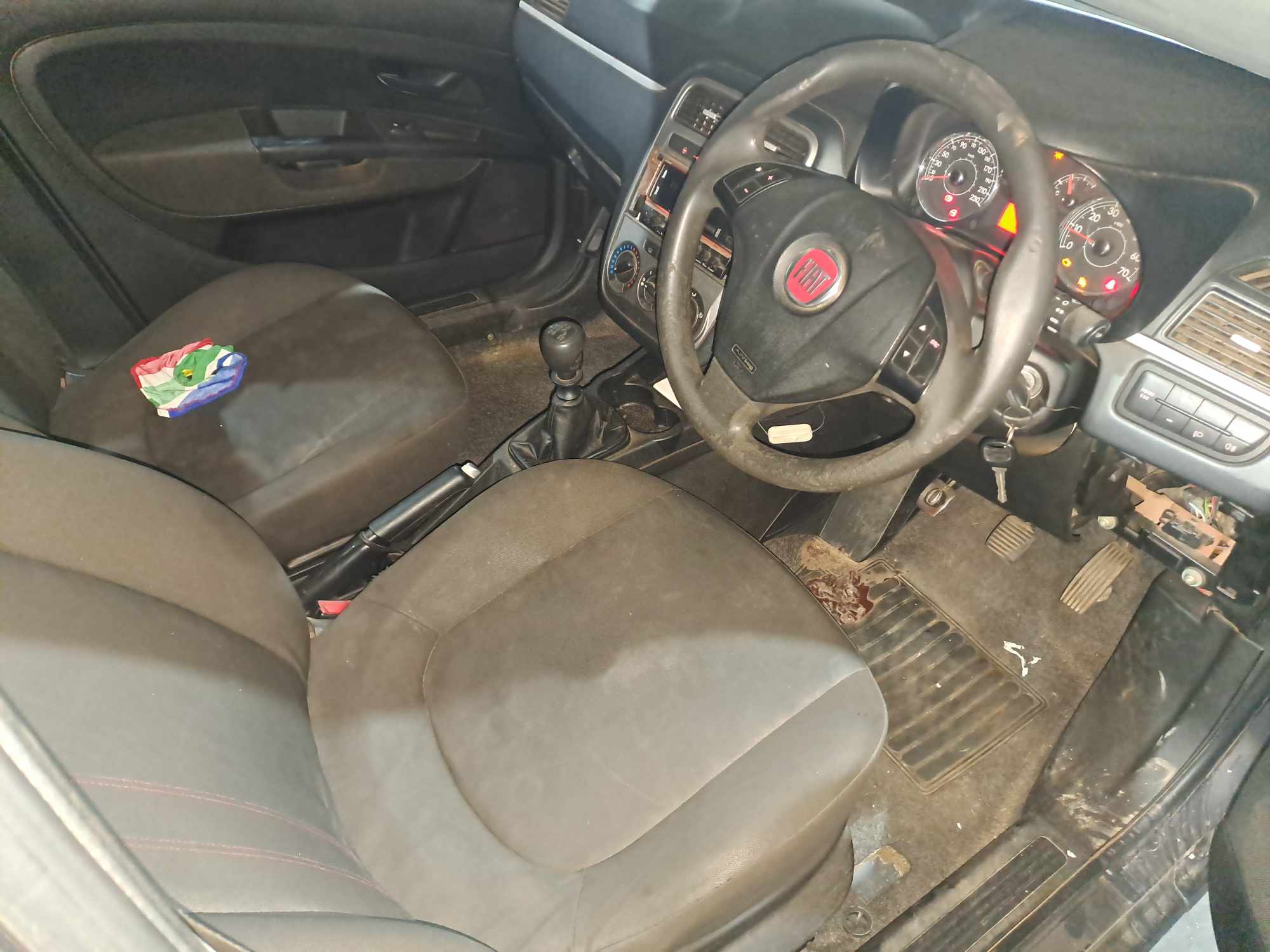 2012 FIAT PUNTO 1.4 POP 5DR thumbnail 5