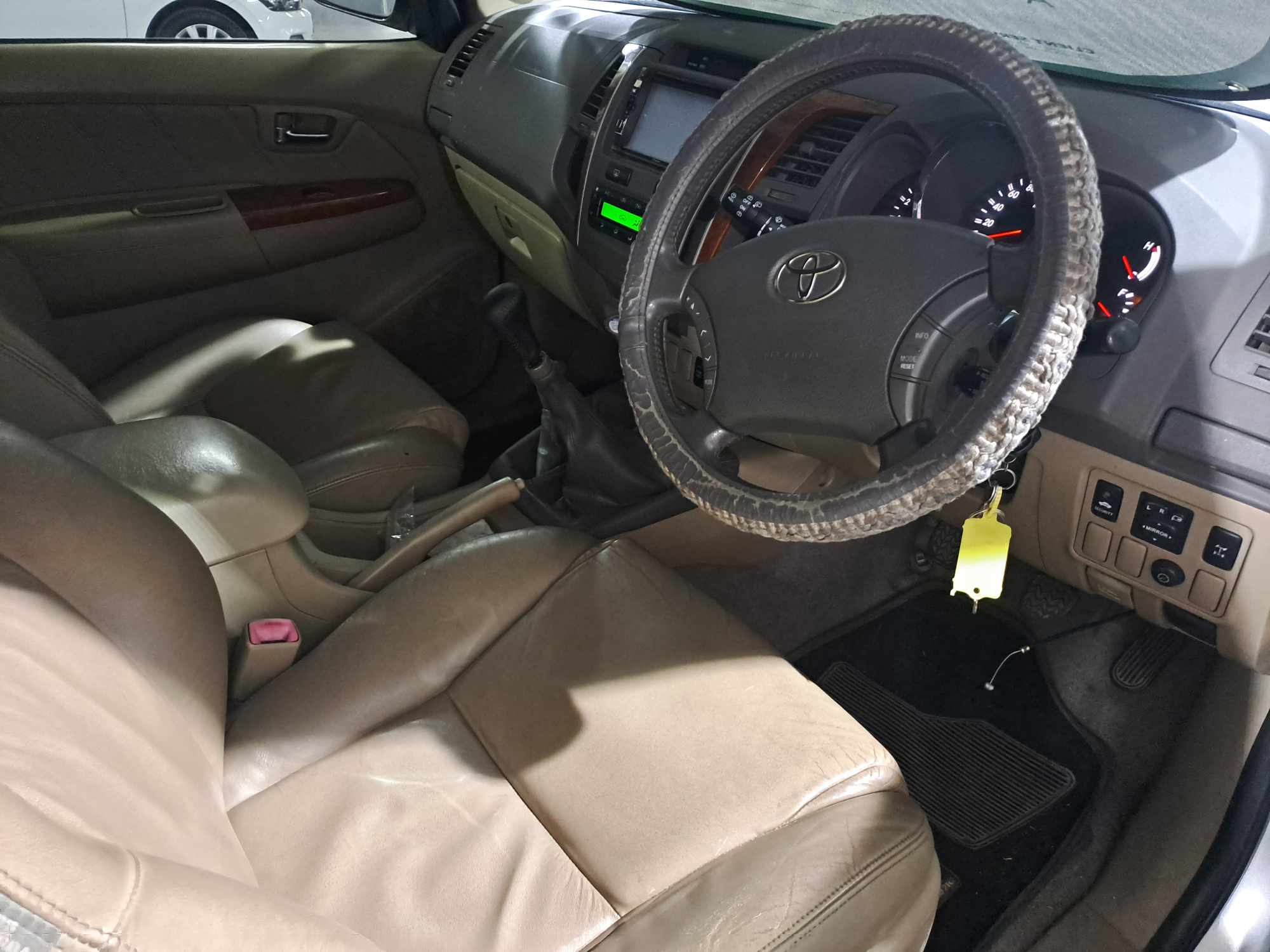 2010 TOYOTA FORTUNER 3.0D-4D R/B 4X4 thumbnail 4