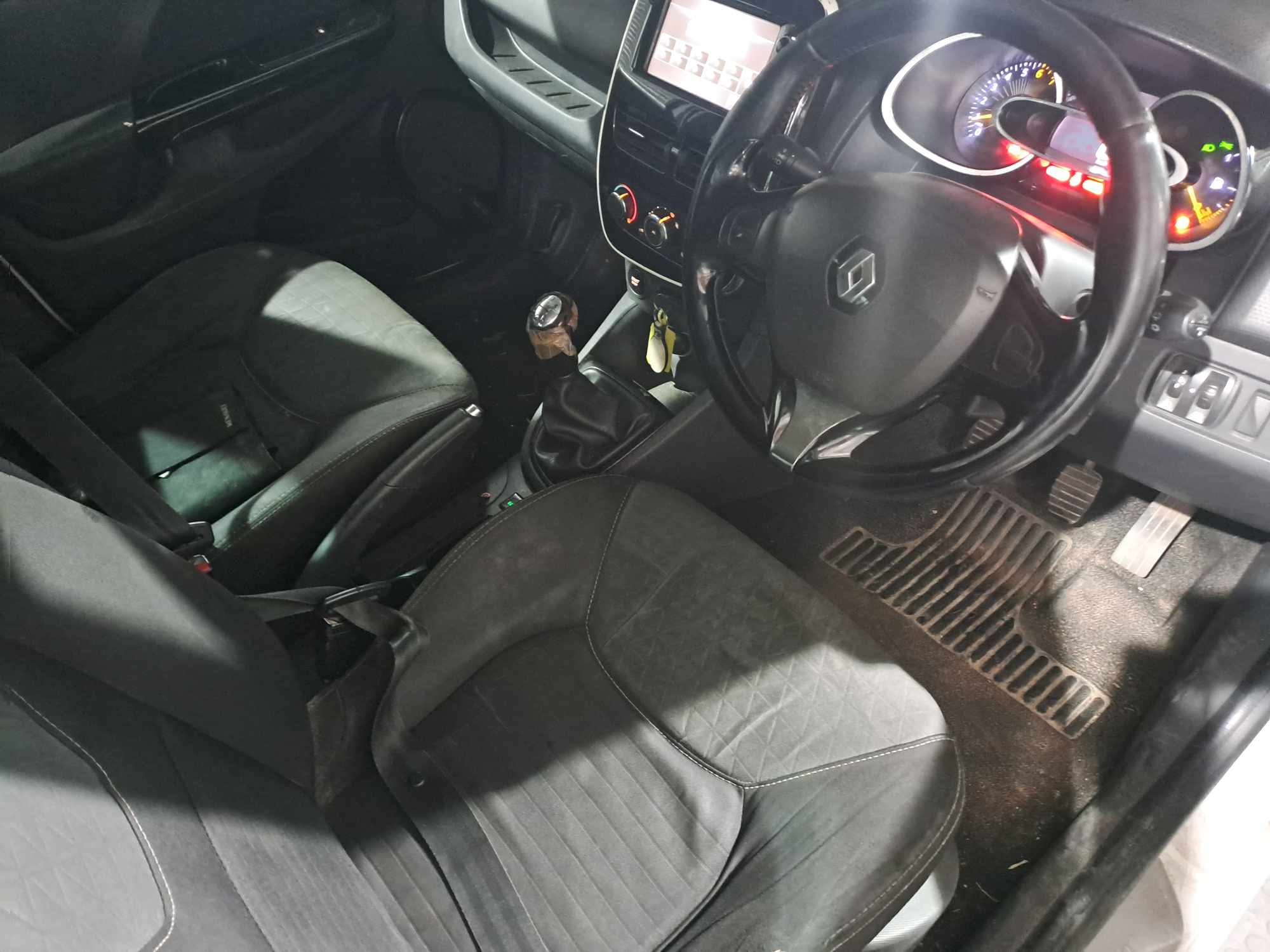2015 RENAULT CLIO IV 900 T GT-LINE 5DR (66KW) thumbnail 5