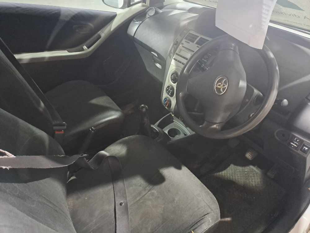 2010 TOYOTA YARIS T1 3DR A/C thumbnail 2