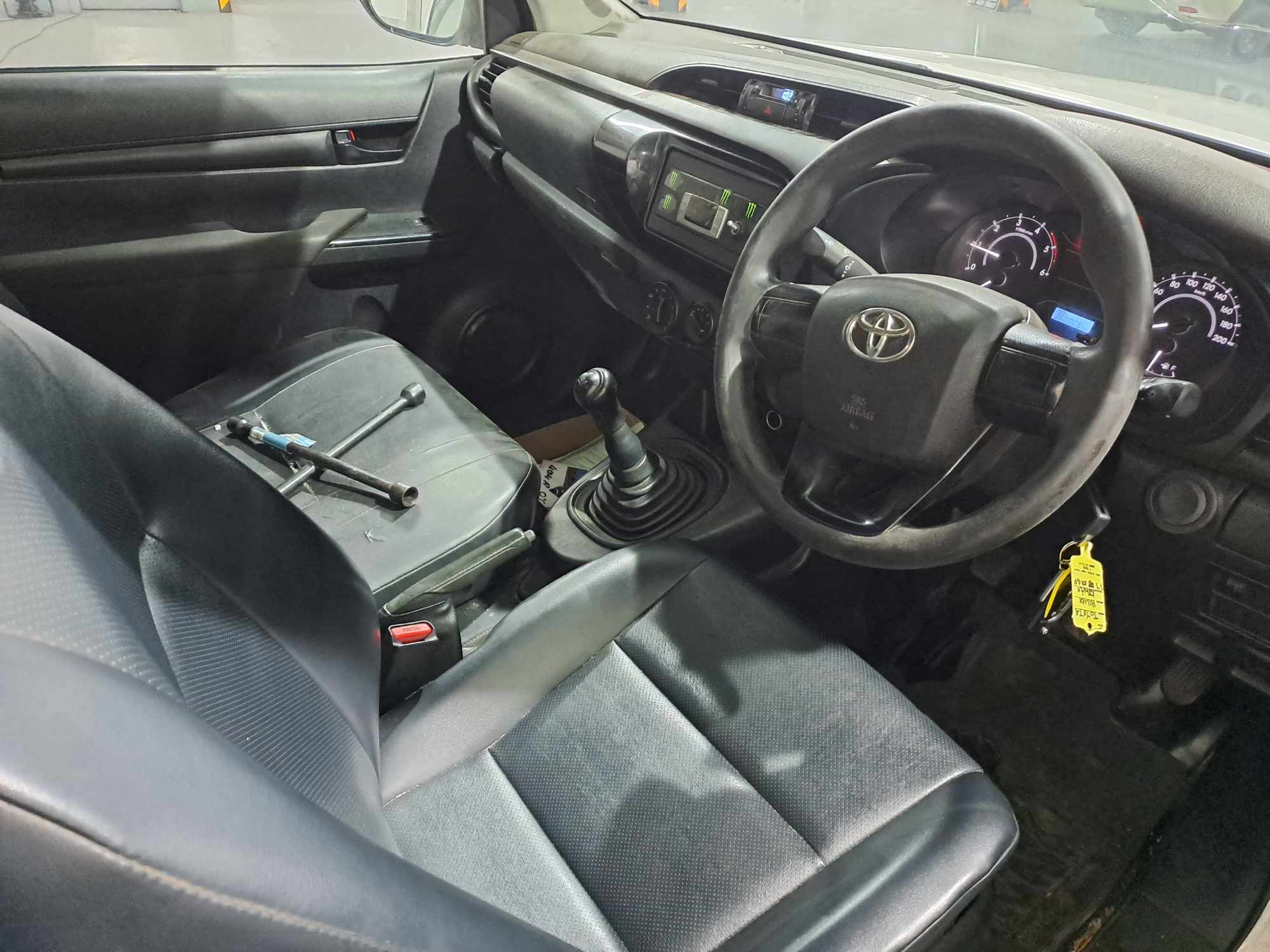 2016 TOYOTA HILUX 2.4 GD A/C P/U S/C thumbnail 4