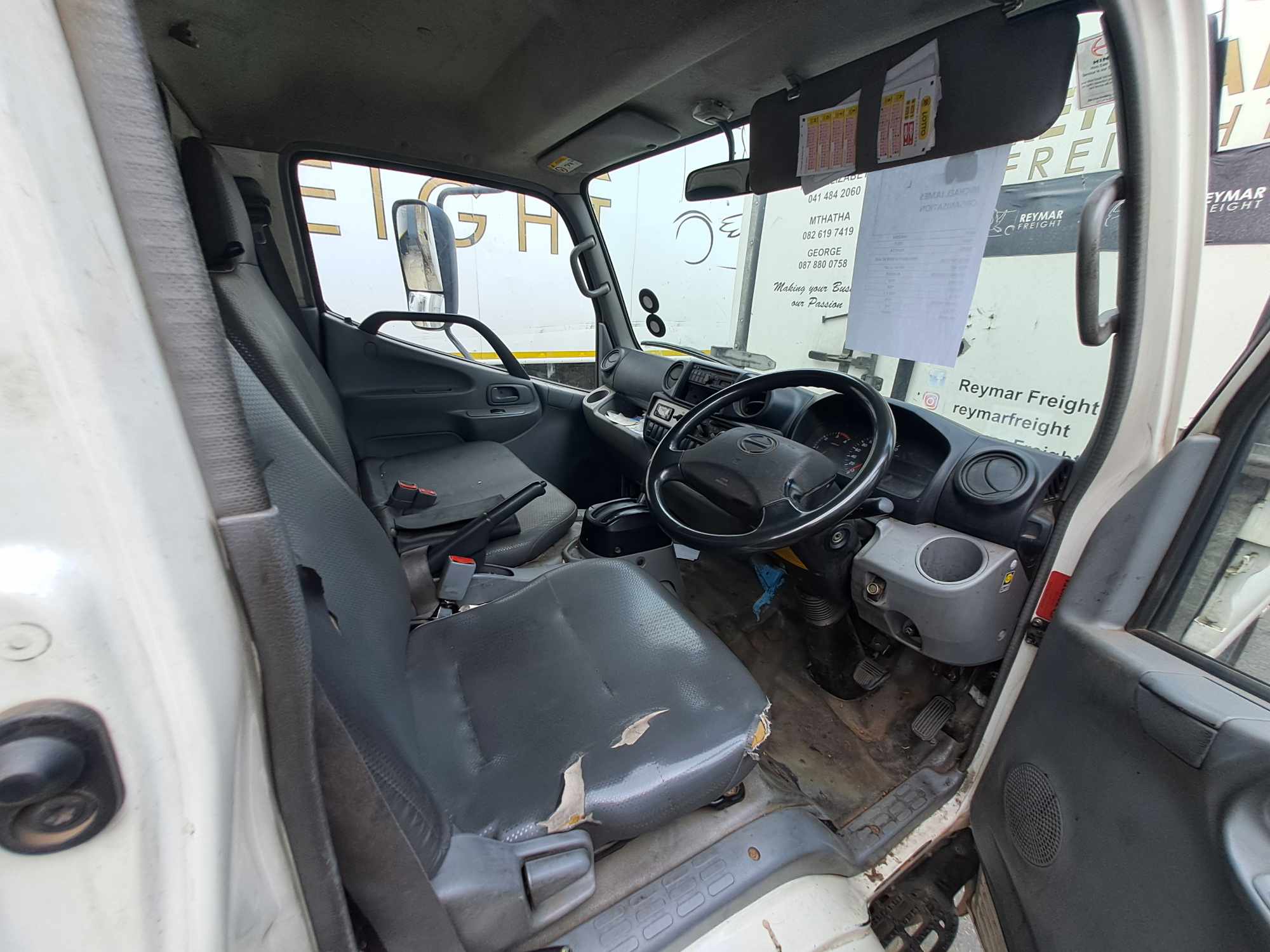 2017 HINO 300 614 SWB A/T AH3 thumbnail 3