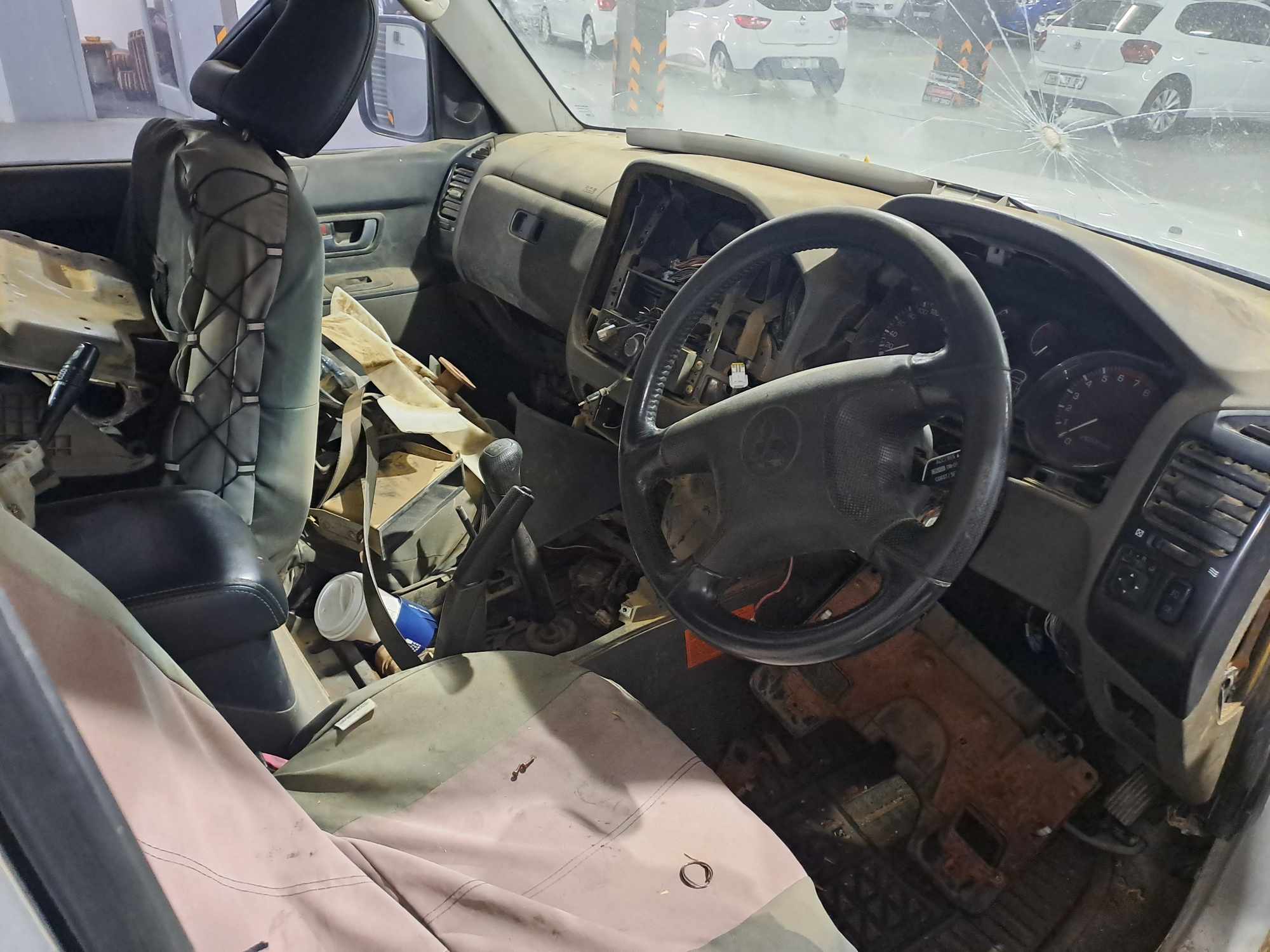 2002 MITSUBISHI PAJERO 3200 5DR thumbnail 3