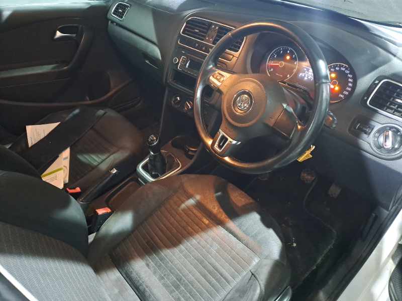 2013 VOLKSWAGEN POLO 1.4 COMFORTLINE 5DR thumbnail 4