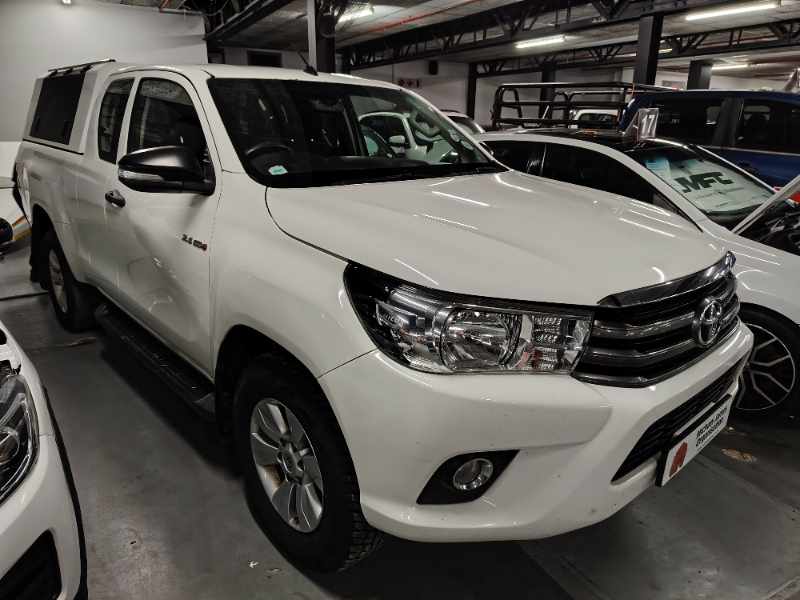 2017 TOYOTA HILUX 2.4 GD-6 RB P/U E/CAB thumbnail 3