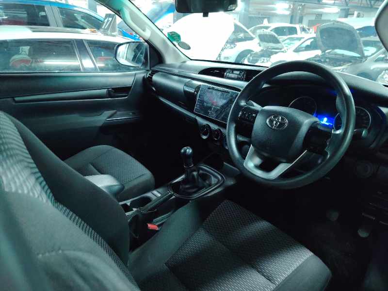 2017 TOYOTA HILUX 2.4 GD-6 RB P/U E/CAB thumbnail 6