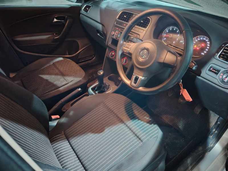 2013 VOLKSWAGEN POLO 1.6 COMFORTLINE thumbnail 4