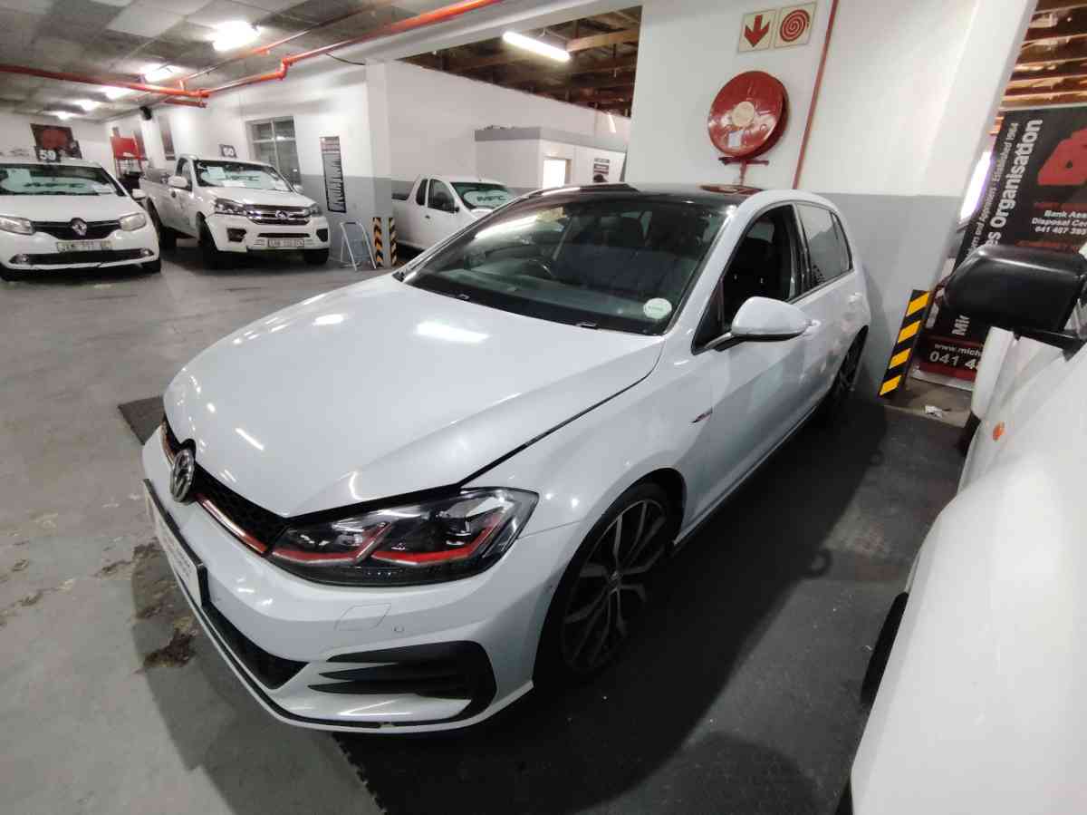 2018 VOLKSWAGEN GOLF VII 2.0 TSI DSG