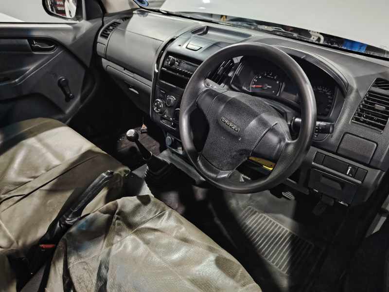 2017 ISUZU KB250D LEED P/U S/C thumbnail 3