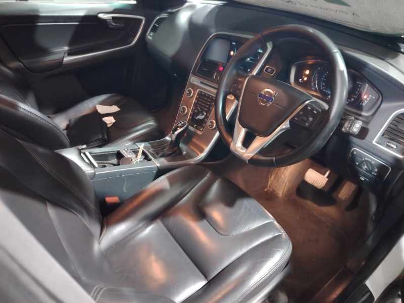 2016 VOLVO XC60 D5 MOMENTUM GEARTRONIC AWD thumbnail 4