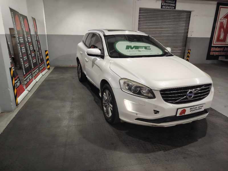 2016 VOLVO XC60 D5 MOMENTUM GEARTRONIC AWD thumbnail 5