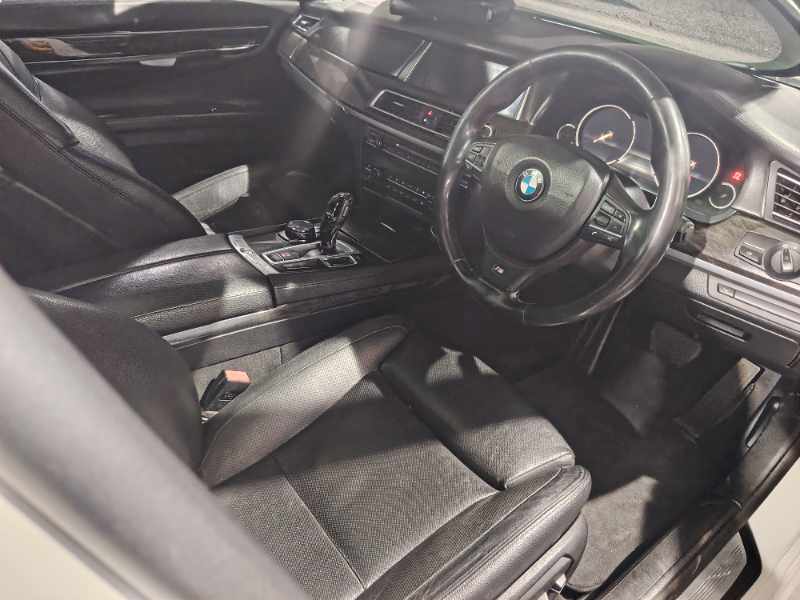2013 BMW 750i M SPORT (F01) thumbnail 4