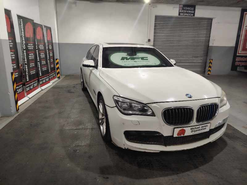 2013 BMW 750i M SPORT (F01) thumbnail 5
