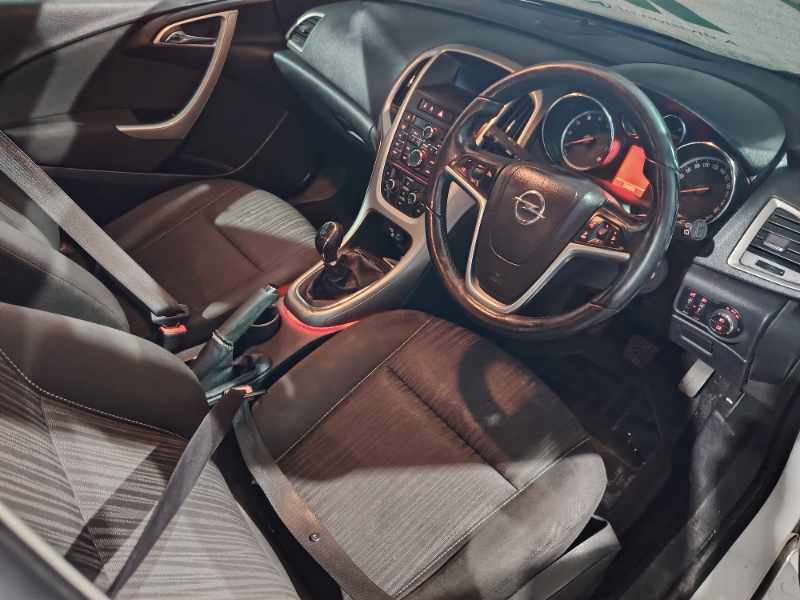 2011 OPEL ASTRA 1.4T ENJOY 5DR thumbnail 4