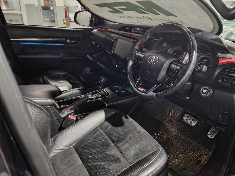 2024 TOYOTA HILUX 2.8 GD-6 GR-S 4X4 A/T P/U D/C thumbnail 4