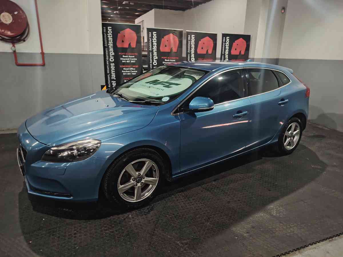 2015 VOLVO V40 T3 EXCEL