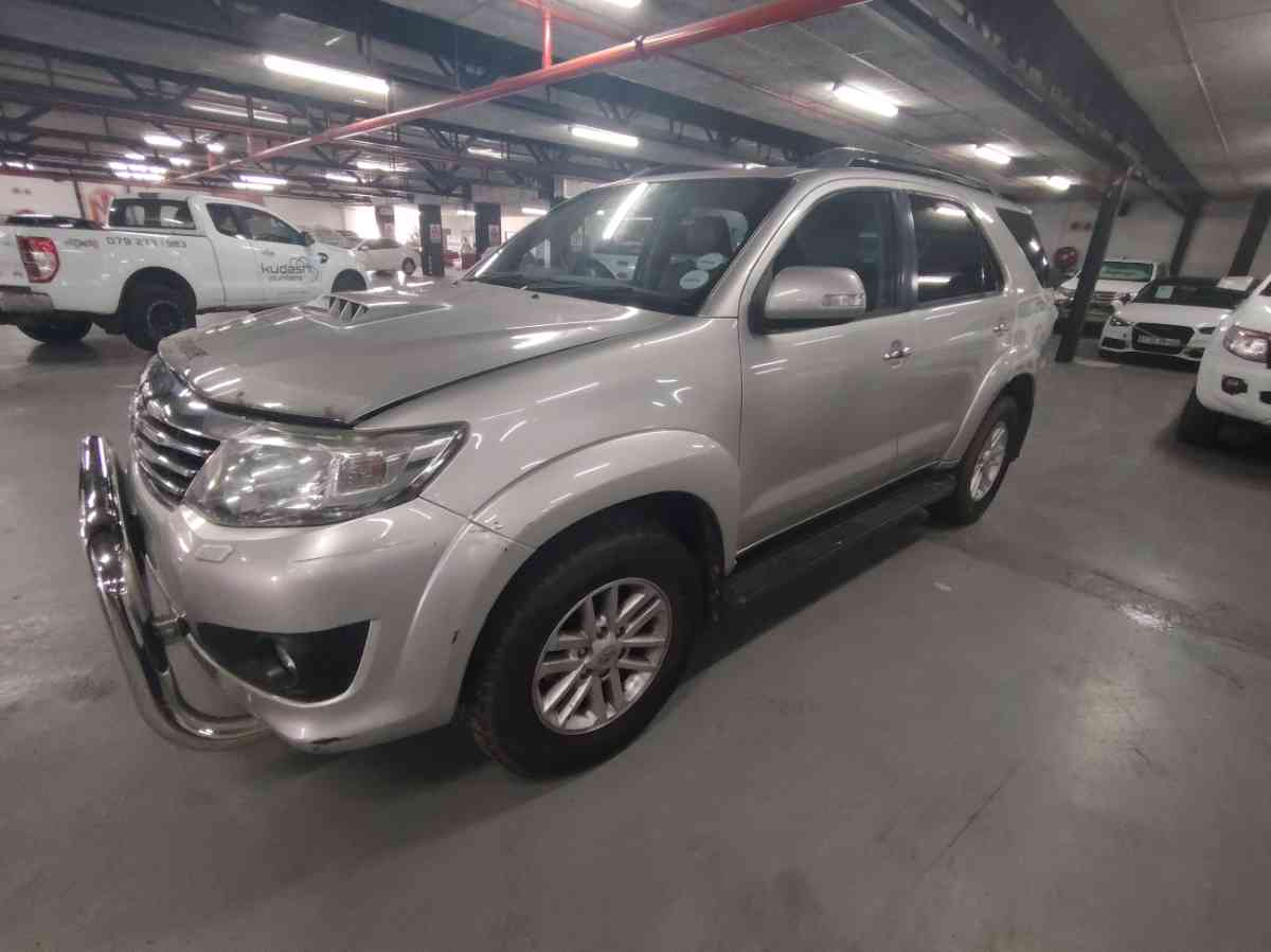 2013 TOYOTA FORTUNER 3.0 D-4D R/B