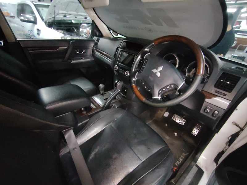 2014 MITSUBISHI PAJERO 3.2 DI-DC GLS A/T thumbnail 3