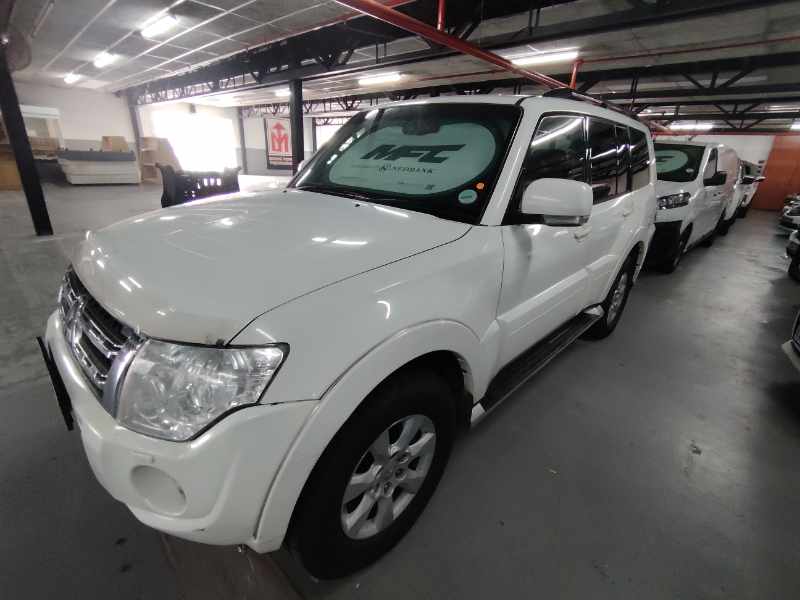 2014 MITSUBISHI PAJERO 3.2 DI-DC GLS A/T thumbnail 5