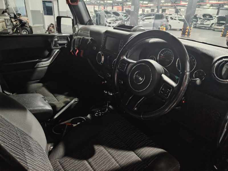 2012 JEEP WRANGLER UNLIMITED 3.0 V6 A/T thumbnail 3