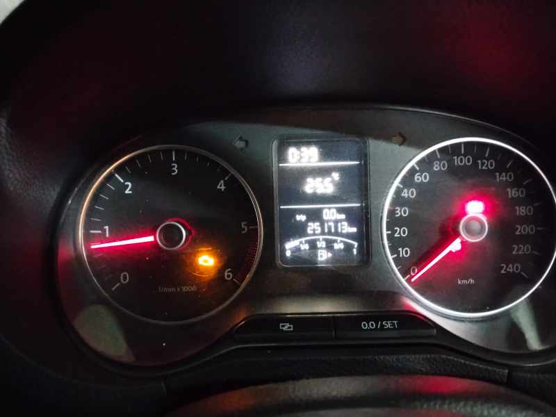 2013 VOLKSWAGEN POLO 1.6 TDI CROSS thumbnail 6